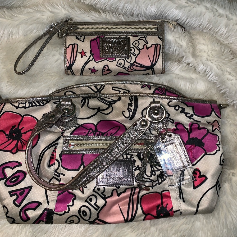 Coach poppy purse and wristlet